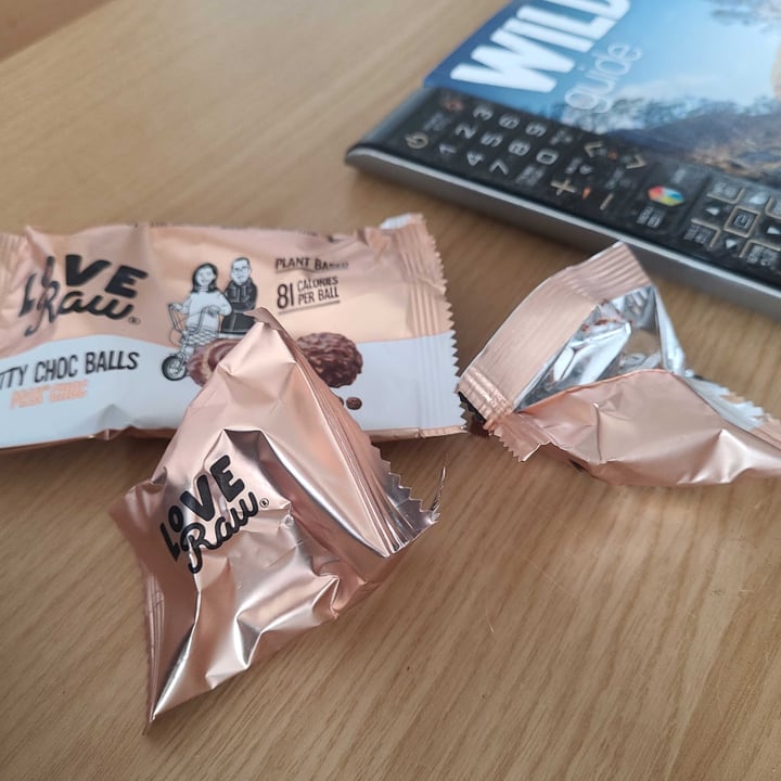 review photo of LoveRaw Nutty Choco Balls shared by @juliianadiniz on 30 Jul 2022 - review