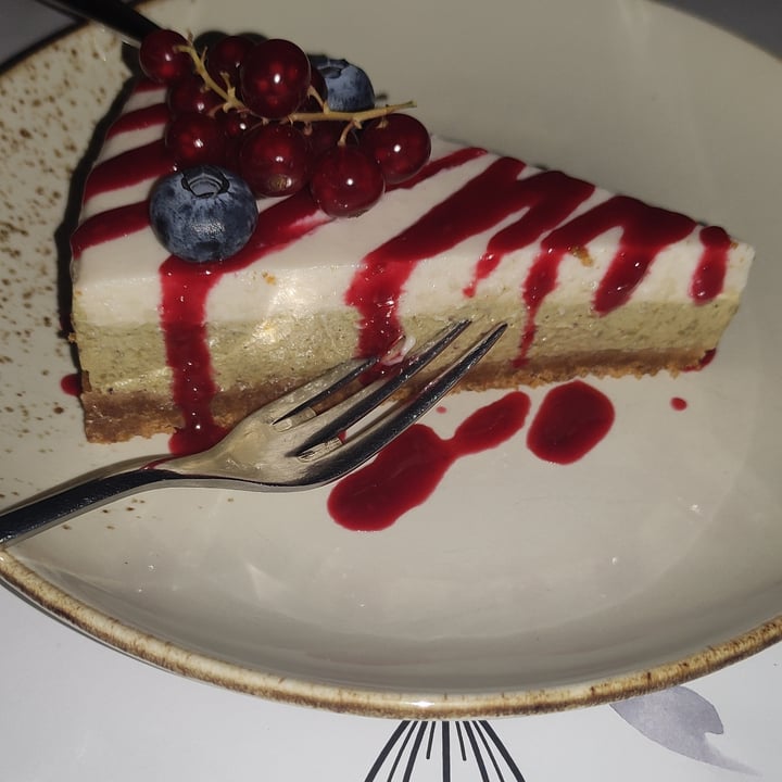 photo of Nativa Ristorante Cheesecake pistacchio, cioccolato bianco e coulis di lamponi shared by @vegetarianpics on  12 Jul 2022 - review