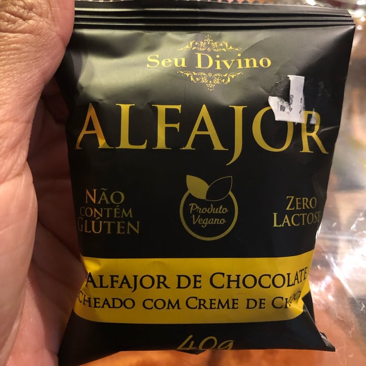 photo of Seu Divino Alfajor vegano de chocolate shared by @liraleal on  03 Oct 2022 - review