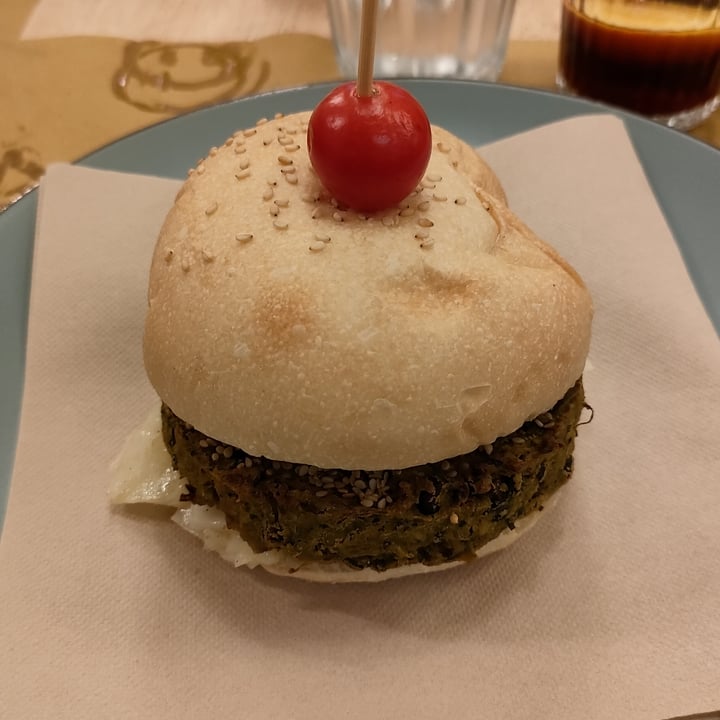 photo of Vitaminas24 Vegan burger shared by @ennio14 on  18 Nov 2022 - review