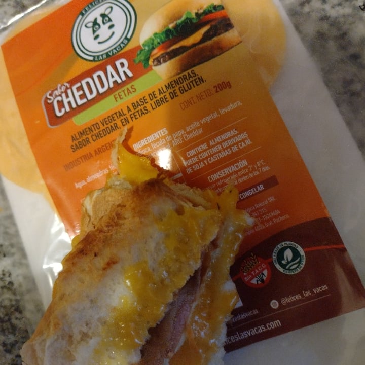 review photo of Felices Las Vacas Queso Cheddar en Fetas shared by @gemendez07 on 26 Jul 2021 - review
