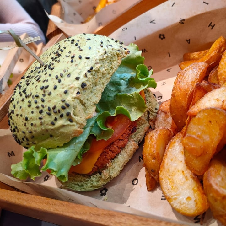 photo of Flower Burger Jungle burger shared by @julieve on  23 Apr 2022 - review