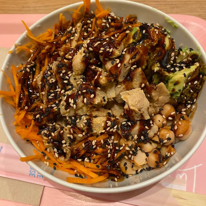 photo of Poké house vegan pokè bowl shared by @esti8 on  13 Mar 2022 - review