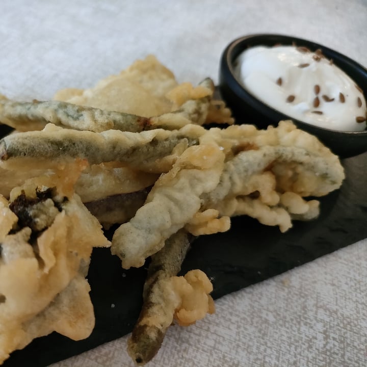 photo of Contorni E Dintorni Tempura di verdure con maio vegana shared by @giuz27 on  05 Jul 2022 - review