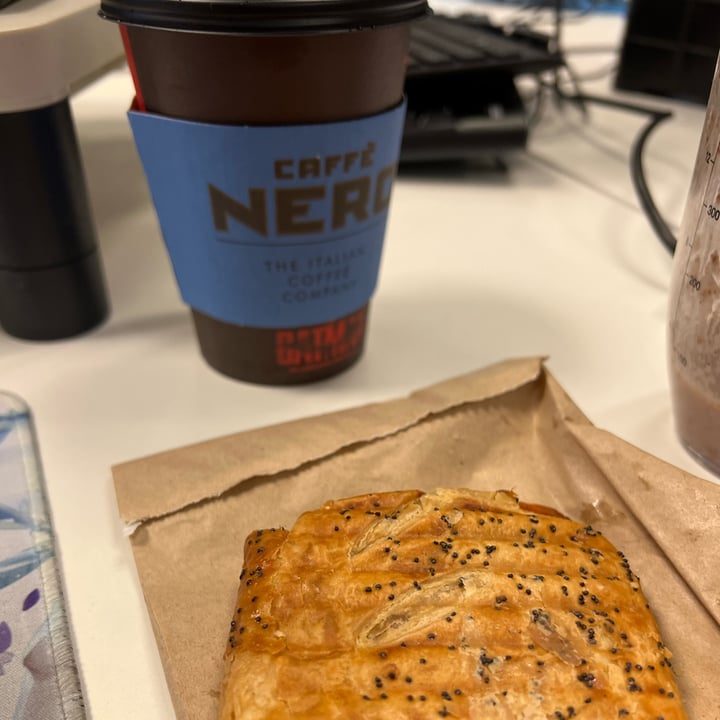 photo of Caffè Nero Coffee latte with oat milk shared by @otakugary on  06 Mar 2022 - review