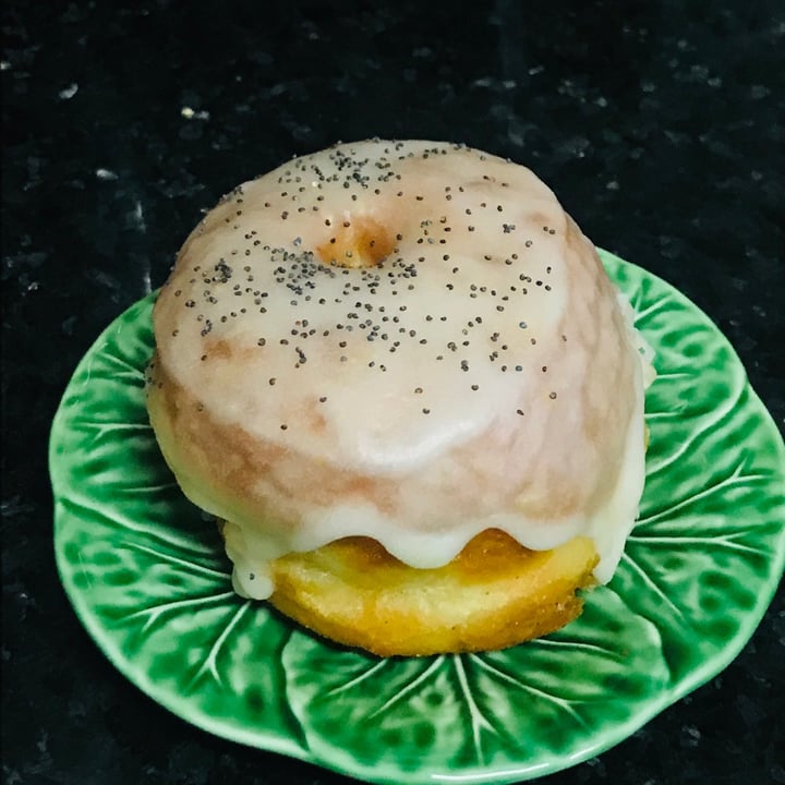 photo of Scoop 'n Dough Lemon Poppyseed Donut shared by @trianglewalker on  17 Jan 2021 - review