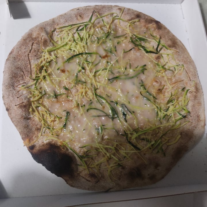 photo of You Pizza forno a legna Pizza zucchine e mozzarella veg shared by @lauradavega2 on  14 Apr 2022 - review