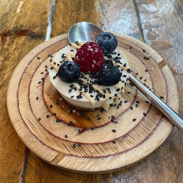 菜肴“Macadamia Miso Cheesecake”的照片