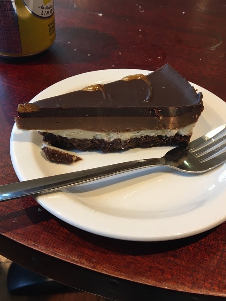 photo of Caffè Nero Salted Caramel and Chocolate Cheesecake shared by @920027163219592 on  04 Mar 2020 - review