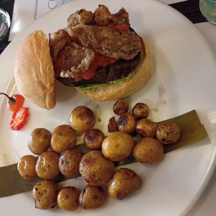 photo of Veggie Beans and Shakes Morcilla Burguer shared by @gissellearthling on  06 Feb 2022 - review