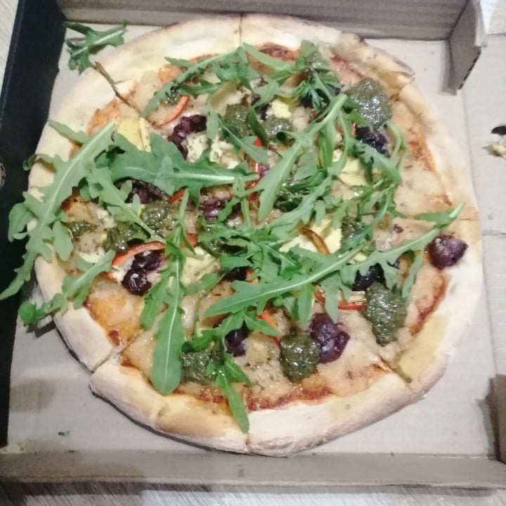 photo of Doppio Zero Vegiteranean pizza shared by @twohappyrescuemutts on  13 Feb 2021 - review