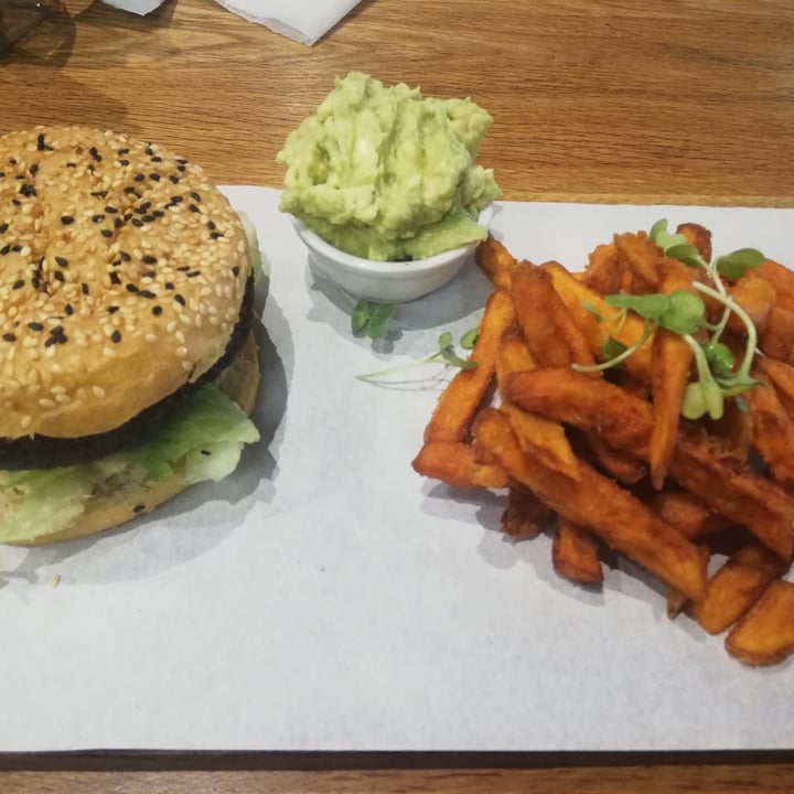photo of Bootlegger Coffee Company Quinoa Beetroot Burger shared by @abidjappie on  21 Feb 2022 - review