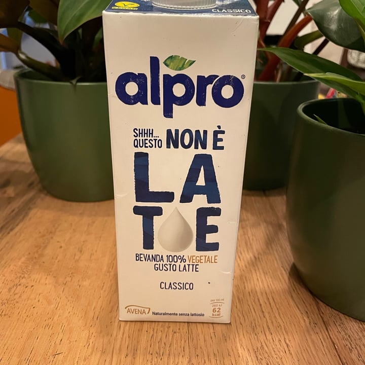 photo of Alpro Shhh...Questo Non è Latte (CLASSICO) shared by @giulitnn on  21 Apr 2022 - review