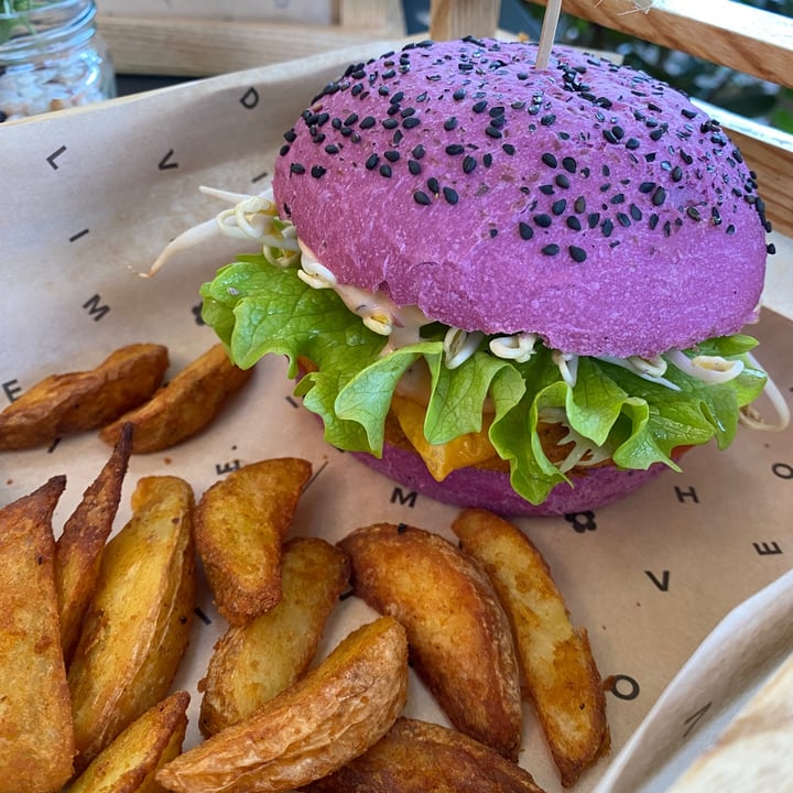 photo of Flower Burger Cherry Bomb shared by @ameliaa on  13 Feb 2022 - review