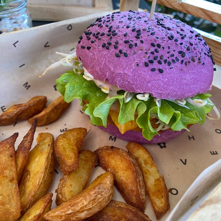 photo of Flower Burger Cherry Bomb shared by @ameliaa on  13 Feb 2022 - review