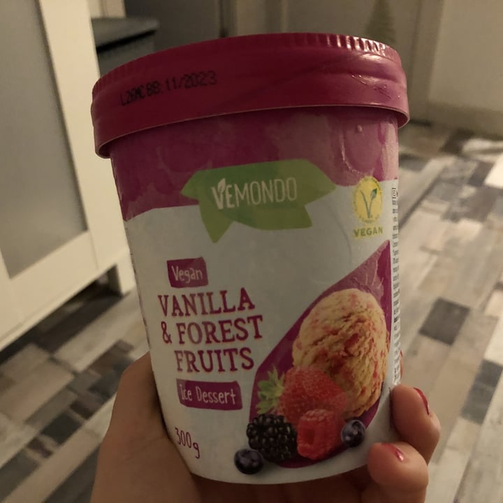 photo of Vemondo  helado de vainilla y frutos del bosque shared by @mariona on  12 Oct 2022 - review