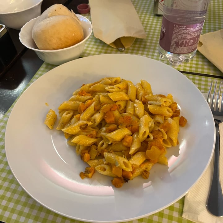 review photo of Urban Café Mezze penne alla zucca shared by @cosamangiaeri on 16 Nov 2022 - review
