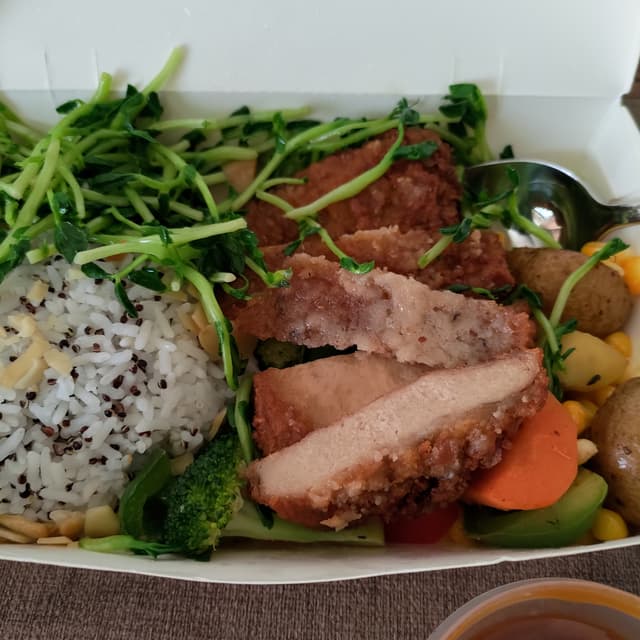 Photo of the dish “Red Quinoa Rice with Peppery Batter Chicken”