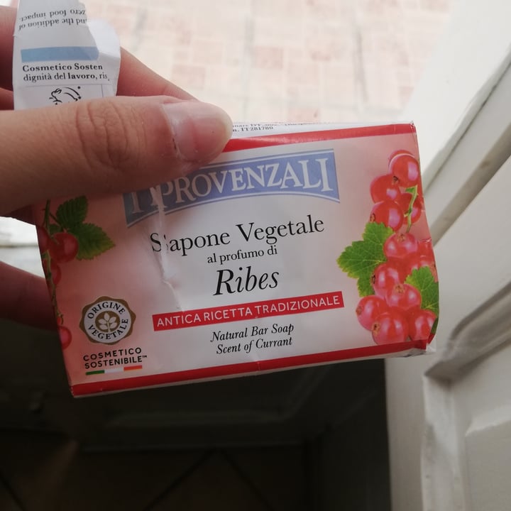 photo of I Provenzali Sapone vegetale al profumo di ribes shared by @lorena0 on  27 Apr 2022 - review