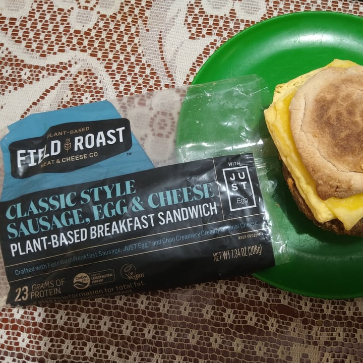 photo of Field Roast Classic style sausage egg cheese breakfast sandwich shared by @anasbernal94 on  11 Jun 2022 - review