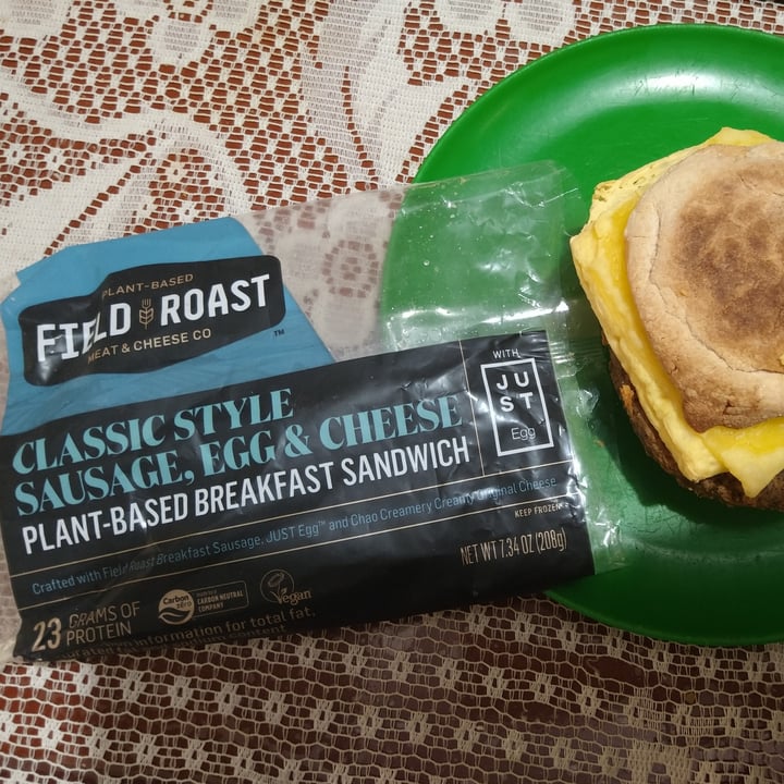 review photo of Field Roast Classic style sausage egg cheese breakfast sandwich shared by @anasbernal94 on 11 Jun 2022 - review