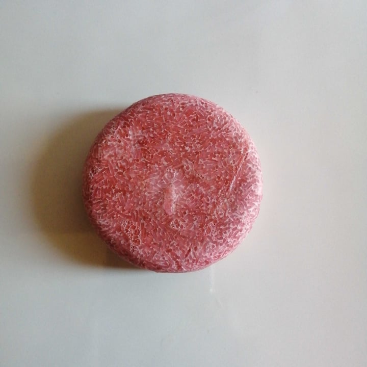 review photo of LUSH Fresh Handmade Cosmetics Angel Hair Shampoo Bar shared by @veganfroggy on 03 Aug 2020 - review
