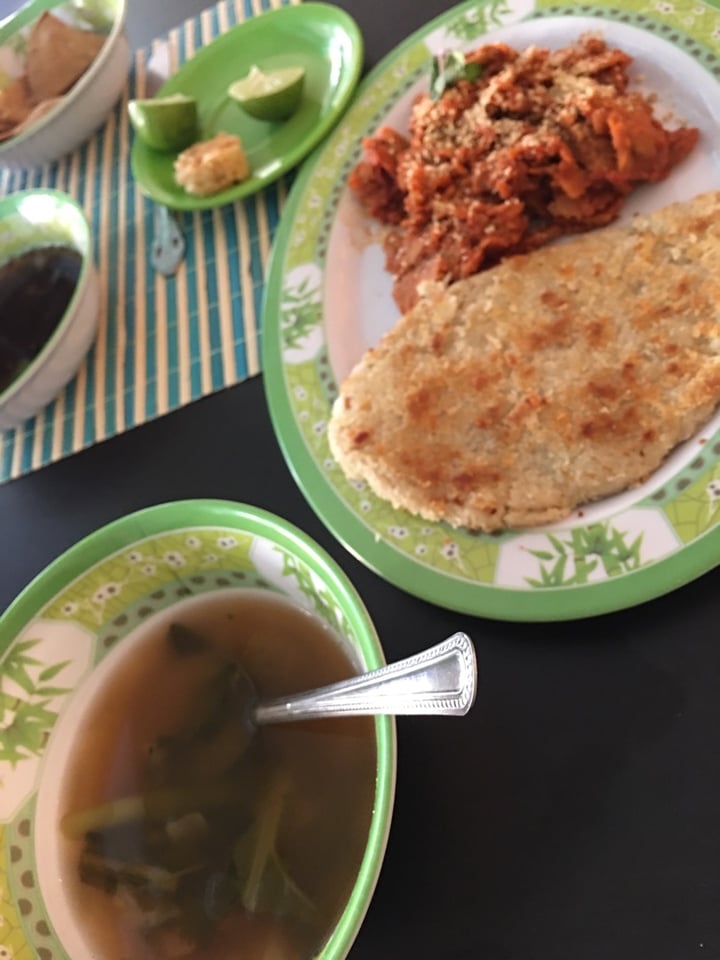 review photo of El Jacinto Fonda Vegana Milanesa con chilaquiles shared by @pantereame on 27 Feb 2020 - review
