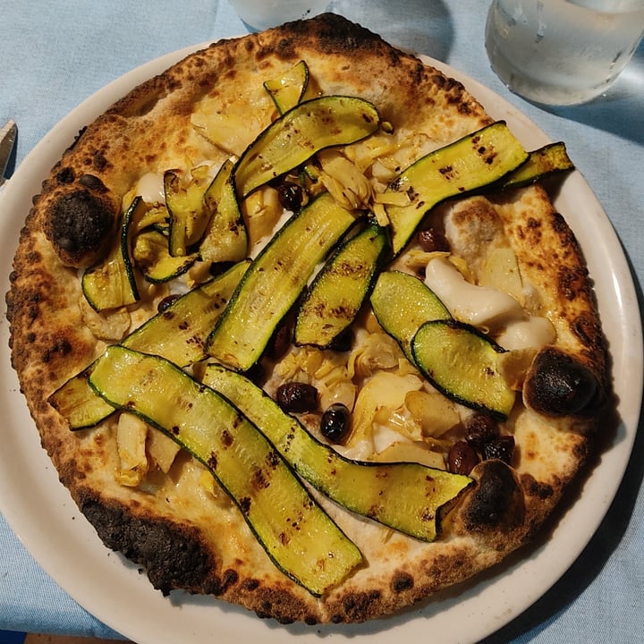 photo of Pizzeria Azzurra pizza Manu con stracchino di riso shared by @erisdelarge on  09 Jun 2022 - review