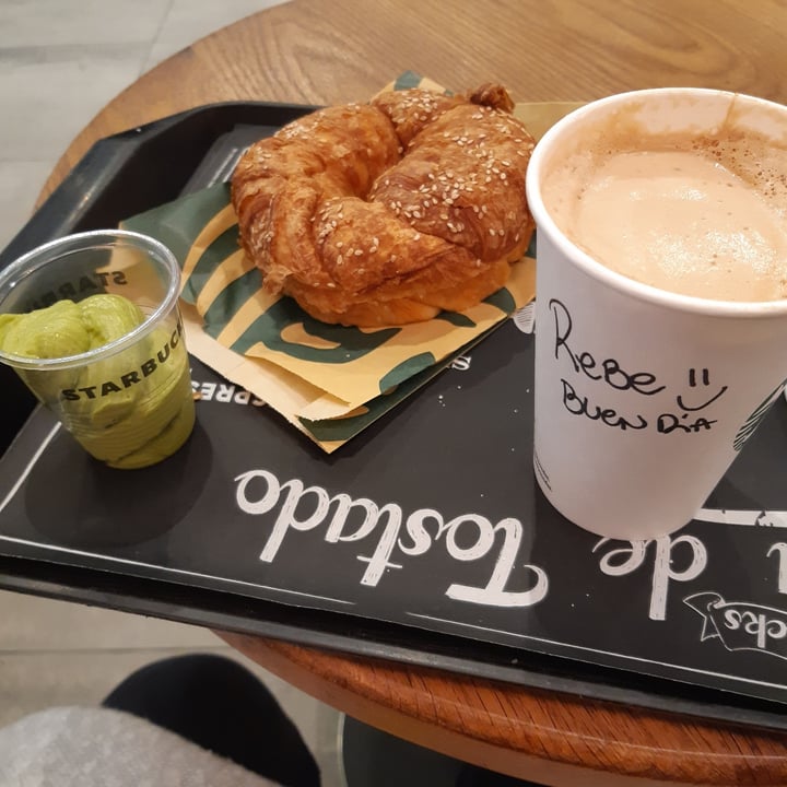 photo of Starbucks bagel vegano shared by @errederisa on  01 Sep 2022 - review