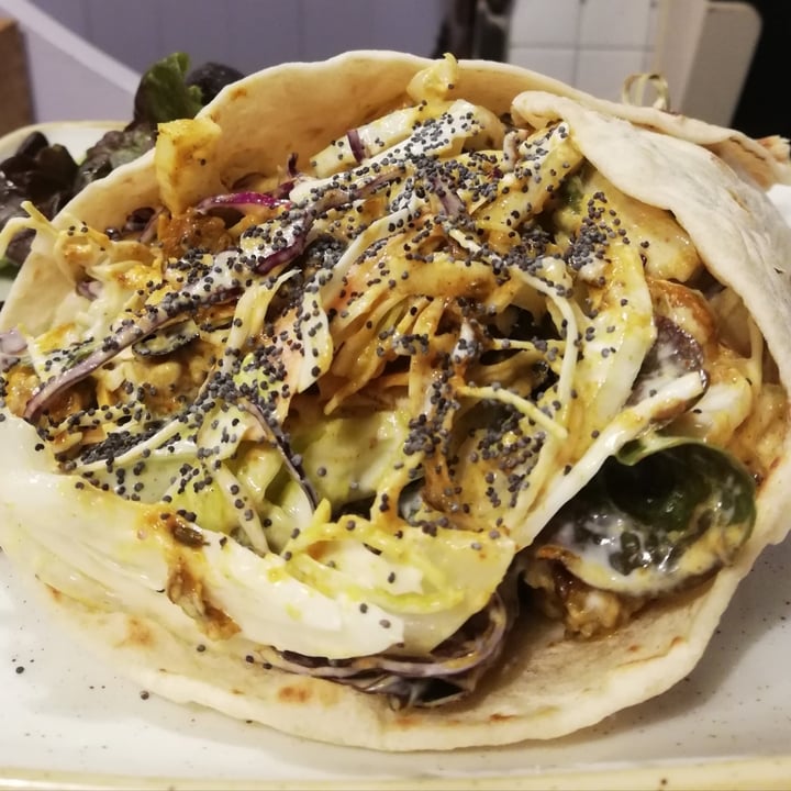 photo of Vineria N°4 Shawarma versione veg shared by @baffiny on  12 Apr 2022 - review