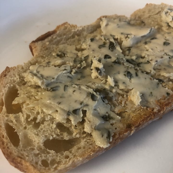 photo of Miyoko's Creamery Double Cream Garlic Herb shared by @islandbird on  29 Jun 2022 - review