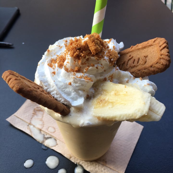 photo of Rudy's Dirty Vegan Diner Biscoff Milkshake shared by @anadecastro on  16 Aug 2020 - review