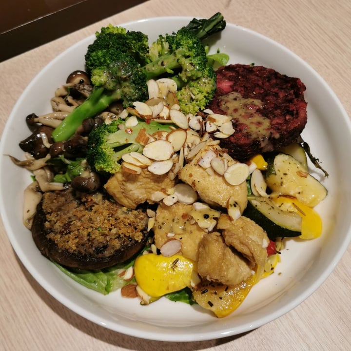 photo of Toss & Turn Create Your Own Salad shared by @ycarolyn on  11 Dec 2019 - review