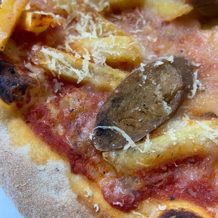 photo of Trinacria Pizzeria Pizza würstel e patatine shared by @animalionline on  23 Dec 2021 - review