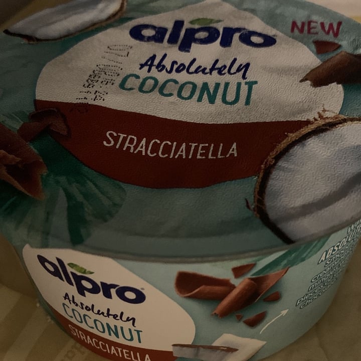 photo of Alpro yogurt di cocco gusto stracciatella shared by @alxjshr on  11 Jul 2022 - review