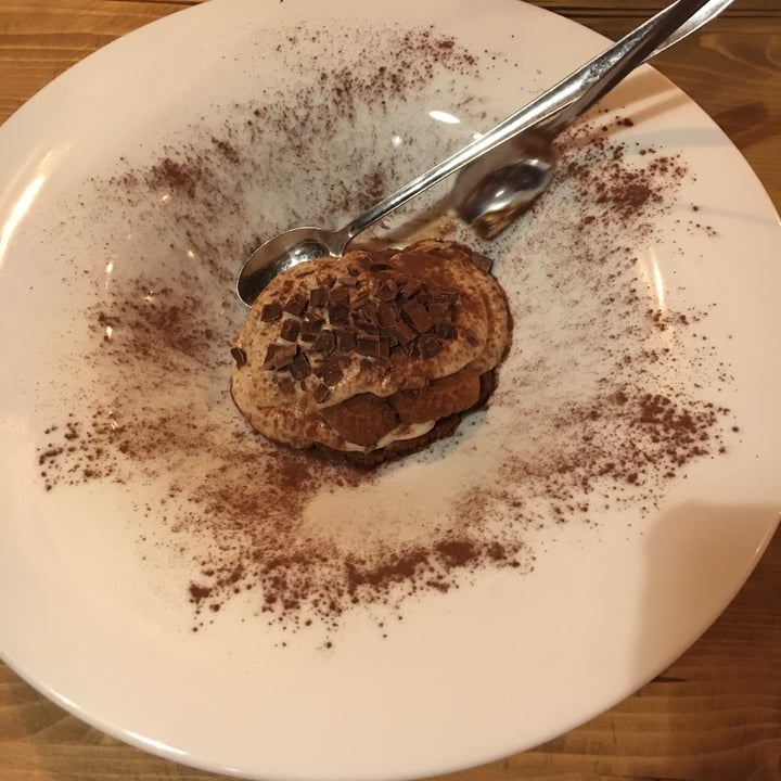 photo of Old England Pub - Pub Birreria Padova tiramisù vegano shared by @ilaarix on  03 Jan 2023 - review