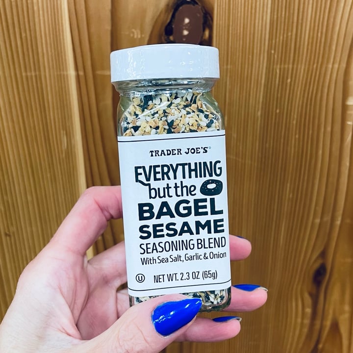 photo of Trader Joe's Everything But The Bagel Sesame Seasoning Blend shared by @dawnsylvester on  27 Feb 2022 - review