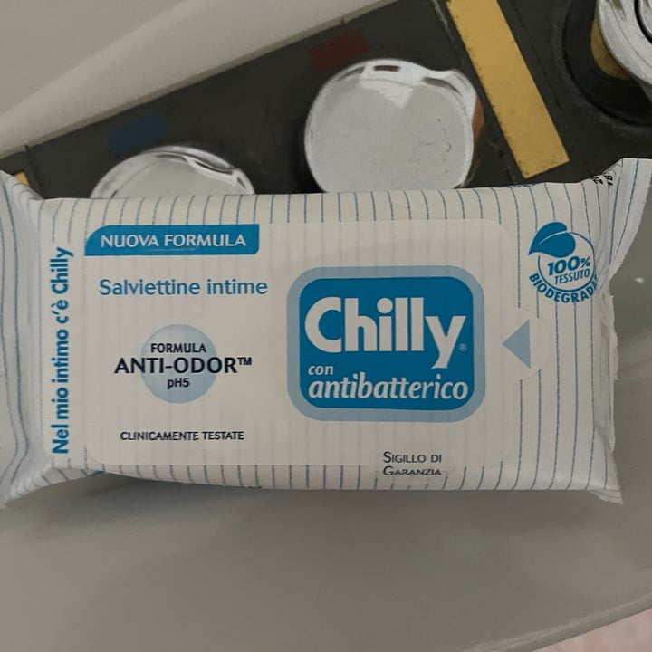 photo of Chilly salviettine intime con antibatterico shared by @ileeem on  24 Jul 2022 - review