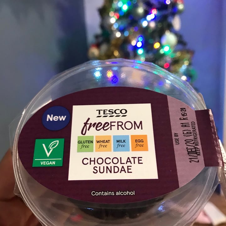 photo of Tesco Chocolate Sundae shared by @vegansuttonmama on  02 Dec 2020 - review