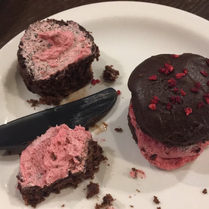 review photo of Starbucks mini raspberry chocolate cake shared by @sarahboyd on 28 Nov 2020 - review