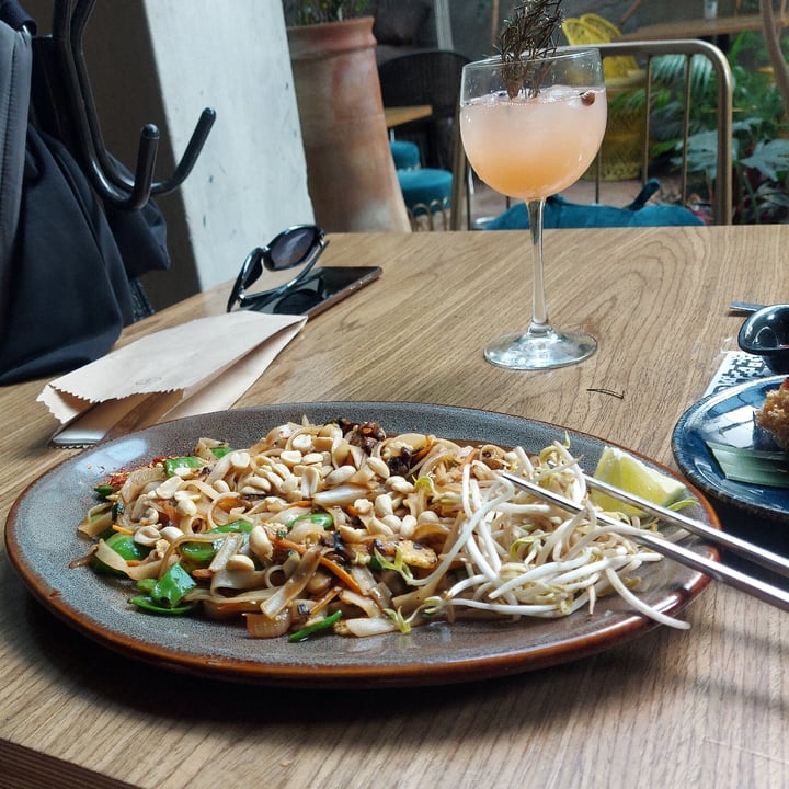 review photo of Plantasia Pad Thai shared by @andrearebeca on 12 Jun 2021 - review