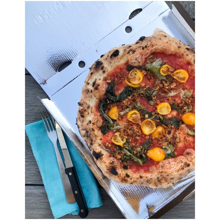 photo of Pizzeria Pulcinella Pizza Vegana con friarielli, pomodorini gialli e granella di cipolla fritta shared by @verina on  20 Mar 2022 - review