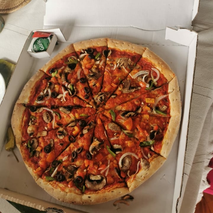 review photo of Papa johns Pizza Vegetariana shared by @szoleth on 23 Sep 2021 - review