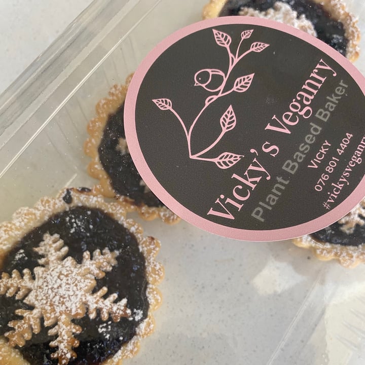 photo of Vickys Veganry Vegan Mince Pies shared by @laurennamer on  26 Dec 2021 - review