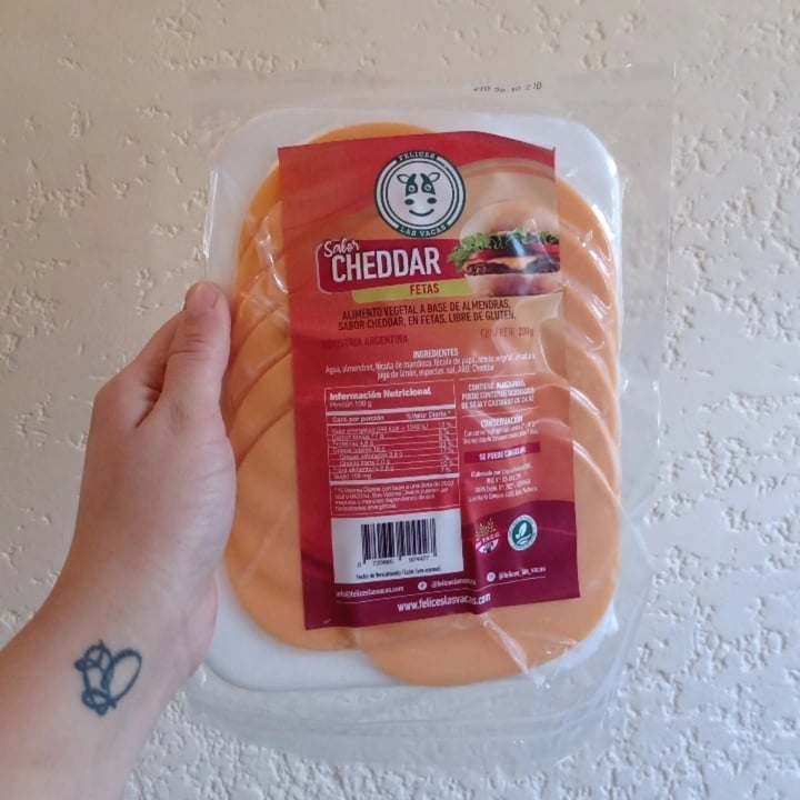 photo of Felices Las Vacas Queso Cheddar en Fetas shared by @vmoongirl on  03 Sep 2021 - review