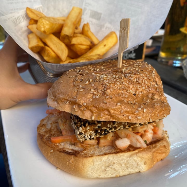 review photo of Cafe Harlekin Tofu Burger shared by @ninschikagawa on 04 Jul 2020 - review