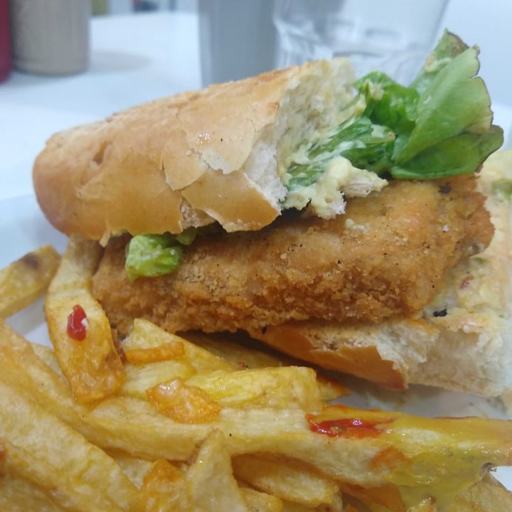 photo of Loving Hut Microcentro Tofu sandwich shared by @leonelvonk on  12 Jan 2022 - review