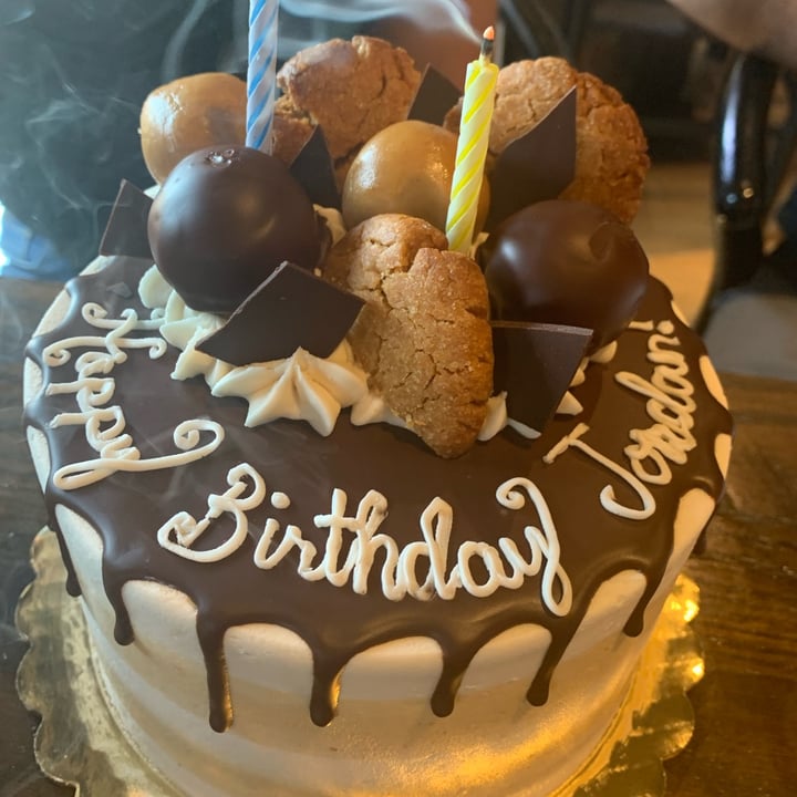 review photo of Plant City Chocolate Peanut Butter Cake shared by @jordaneatsplants on 15 Oct 2022 - review