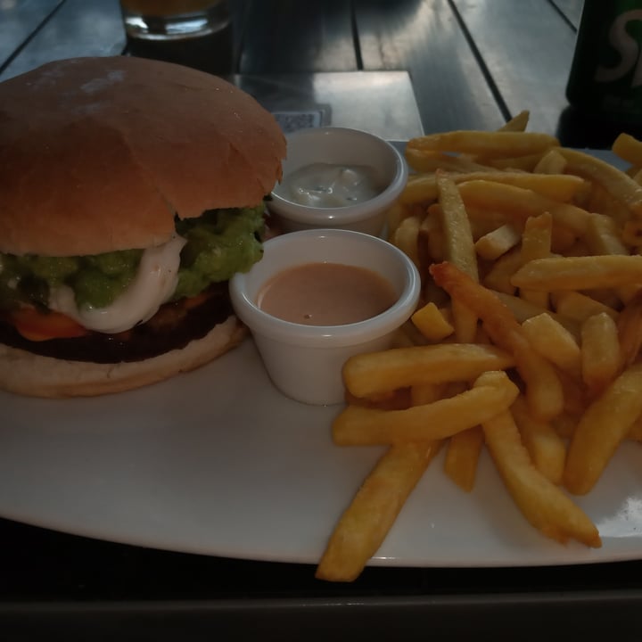 review photo of Barbazul Apoquindo Vig burger shared by @kerstin269 on 26 Feb 2021 - review