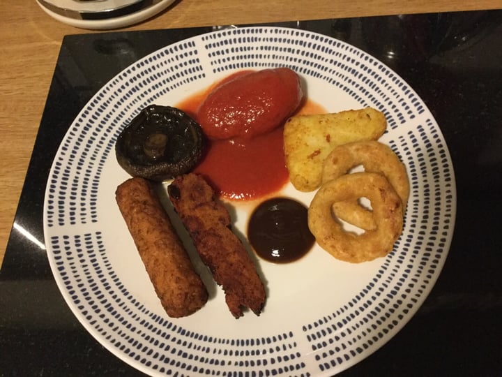 photo of Tesco Superstore Vegan builders brunch shared by @kymwhittet on  25 Mar 2019 - review